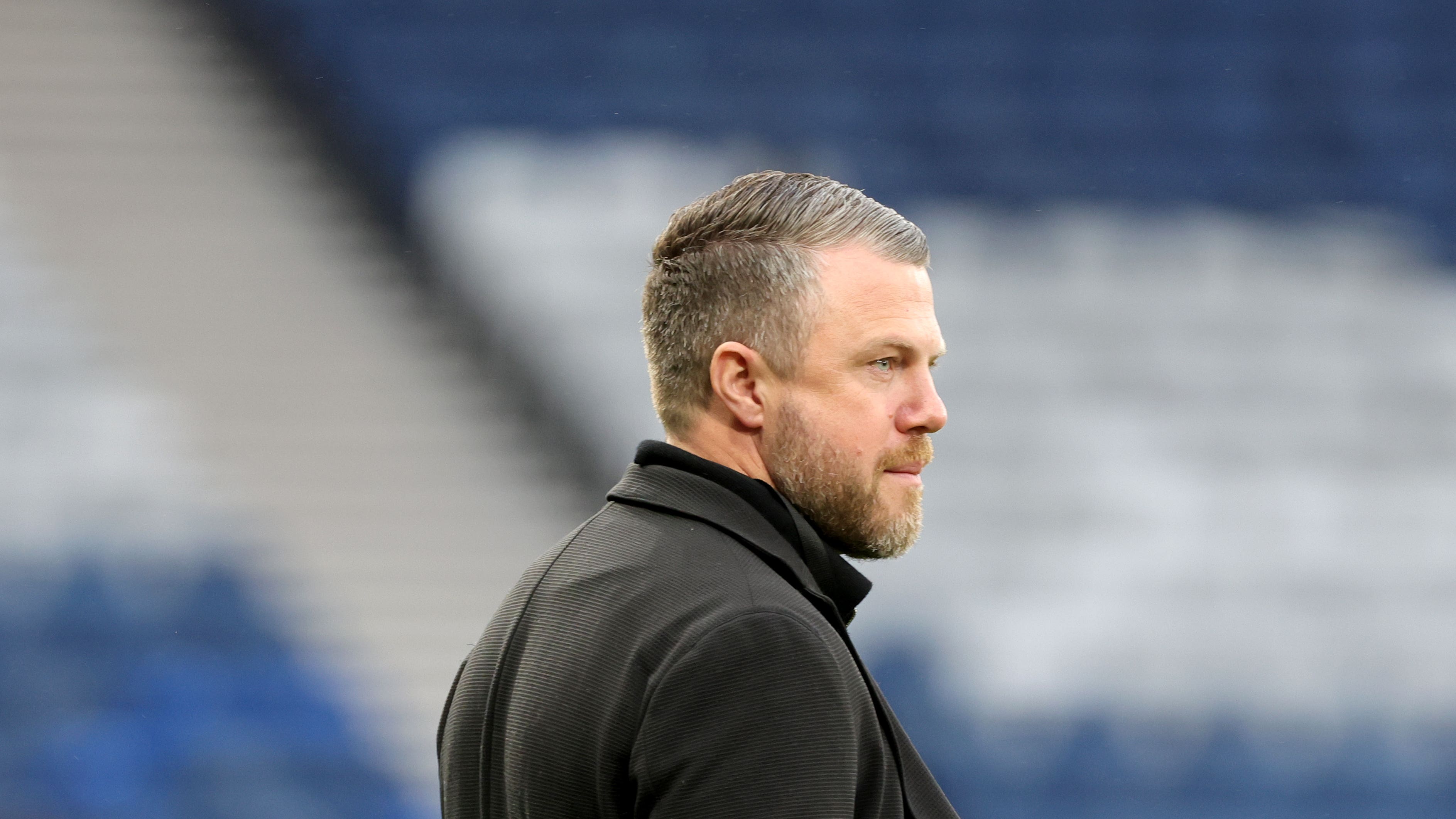 崭露头角 崭露头角